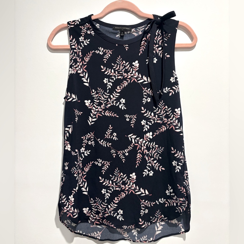 Banana republic sleeveless top